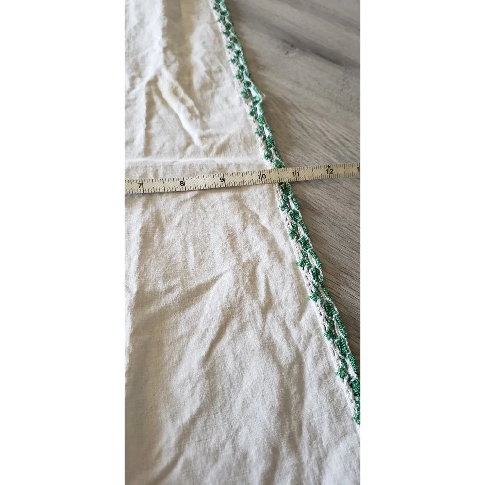 Vintage White Table Runner Green Crochet Lace Trim Oval 35x10.5 Farmhouse Decor